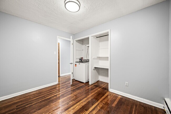Building Photo - 25 E Pennsbury Way