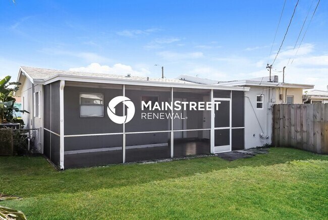 Building Photo - 2 Bedroom Pet-Friendly Home in North Palm ...