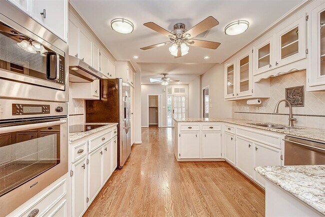 Building Photo - 201 Vanderpool Ln