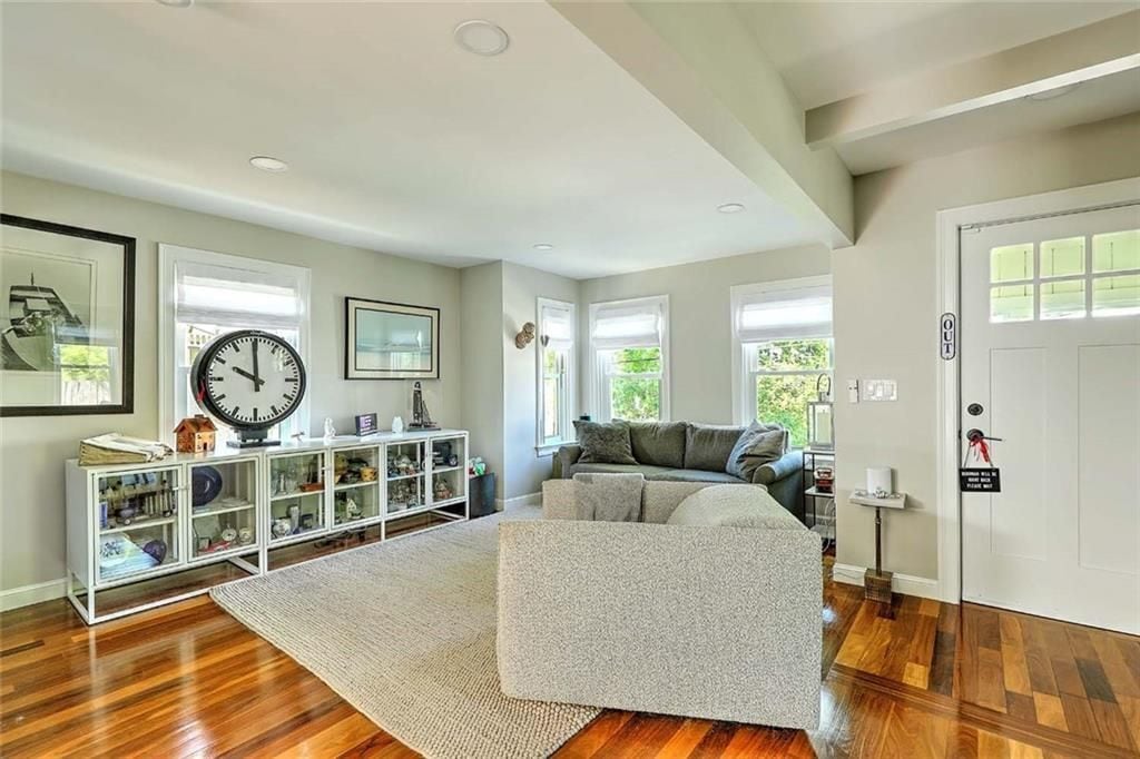 Building Photo - 25 Tecumseh St