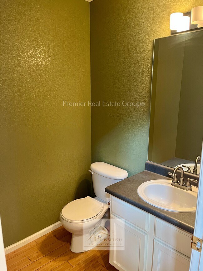 Building Photo - 7215 Edgebrook Dr