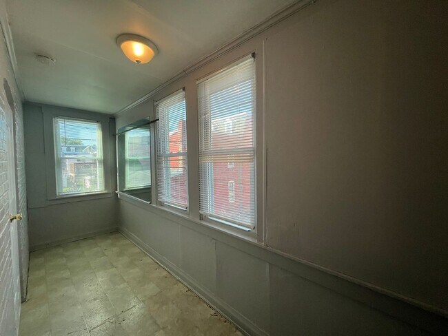 Building Photo - 721 N Shippen St