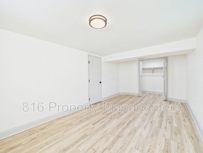 Building Photo - 1406 N Ponca Dr