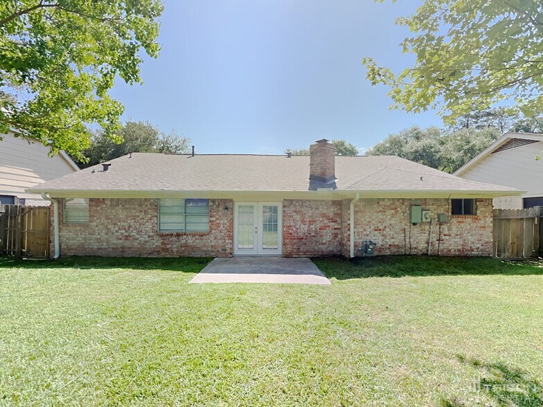 Building Photo - 18927 Jodywood Dr