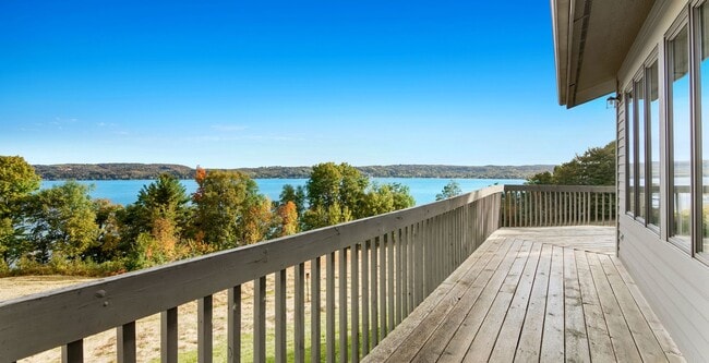 Building Photo - Lakefront End-Unit Condo with Crystal Lake...
