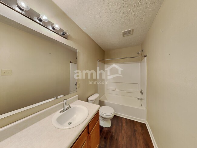 Building Photo - 124 Hayden Ct