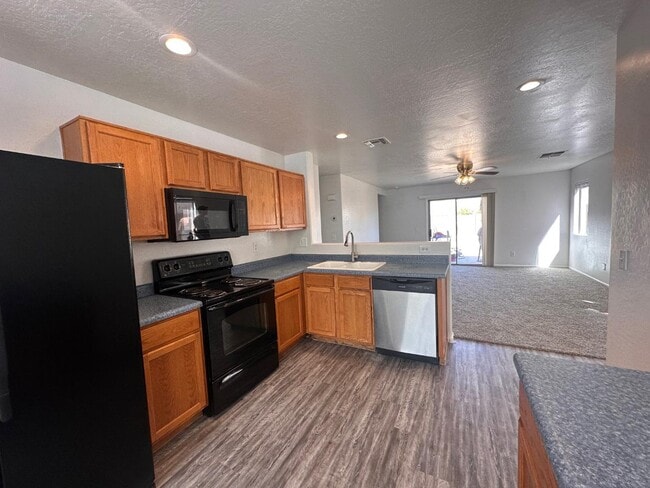 Building Photo - 43796 Sagebrush Trail