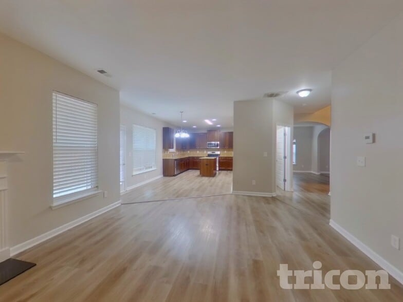 Building Photo - 4270 Sir Dixon Dr