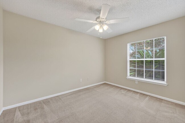 Building Photo - 12799 Glade Springs Dr S