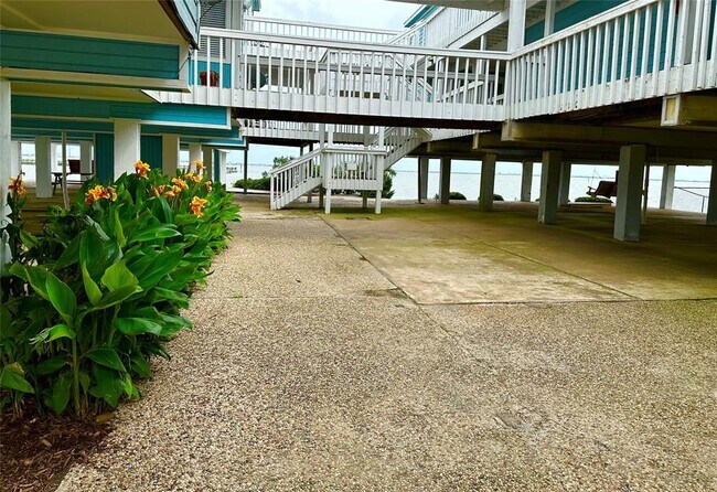 Building Photo - 500 Tiki Dr