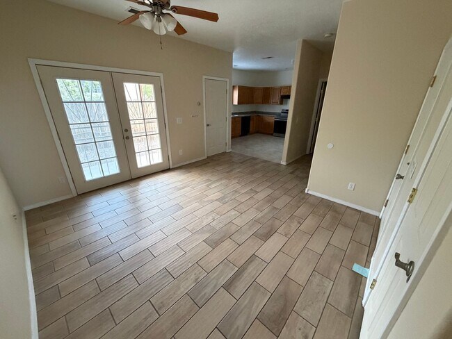 Building Photo - 2-Story Townhome