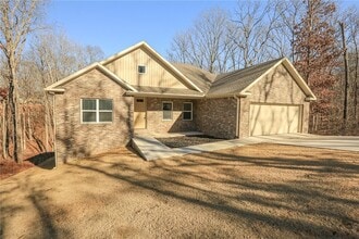 Building Photo - 12 Celtic Dr