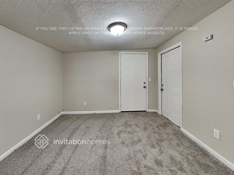 Building Photo - 4102 N 71st Ln