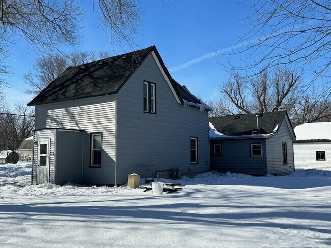 Building Photo - 103 N Pearl St