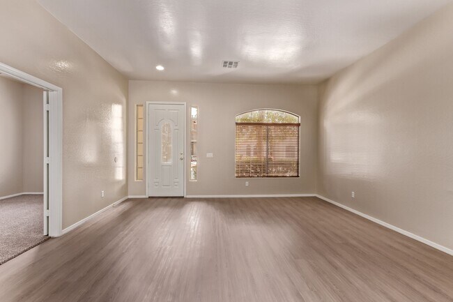 Building Photo - Single Story Large open floor plan home