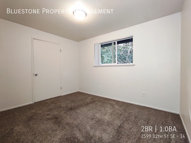 Building Photo - 2 Bedroom in South Salem - Apply Now!