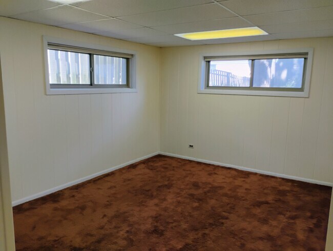 Building Photo - 1042 W Central Rd