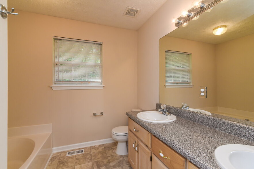 Building Photo - 9670 Crestview Terrace