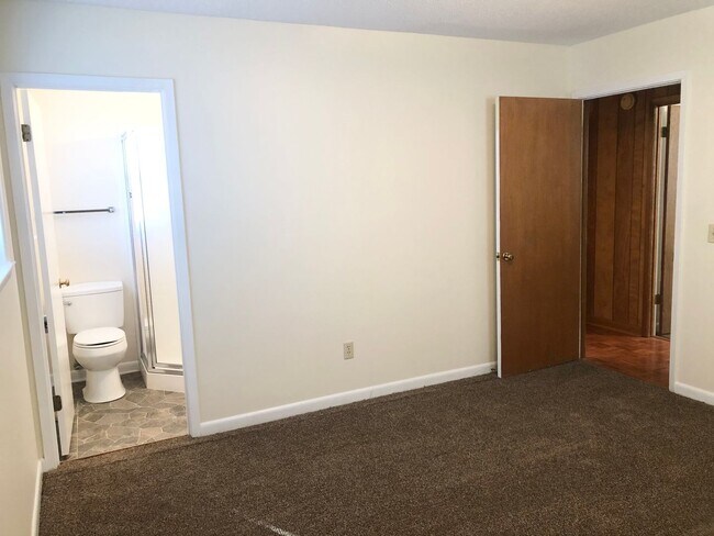 Building Photo - 812 Glenwood Rd