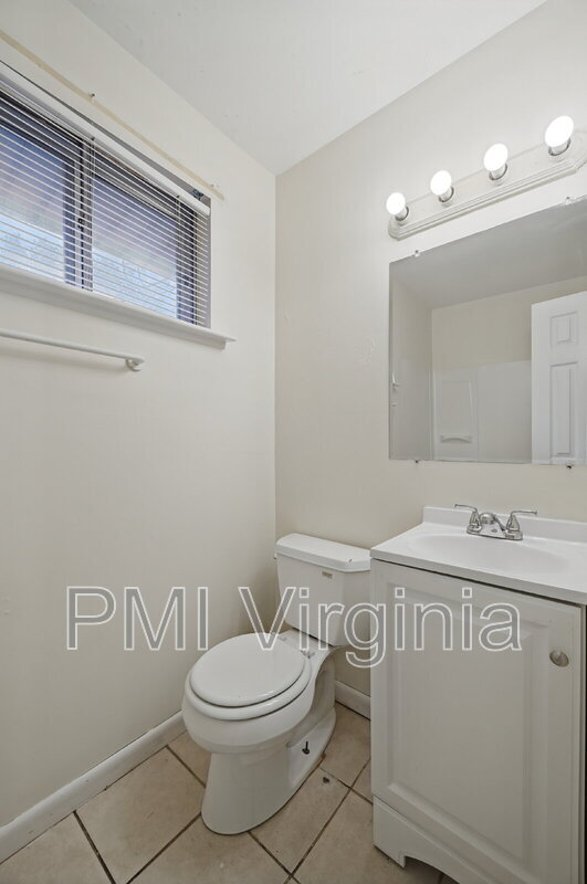 Building Photo - 430 Greenbriar Ave