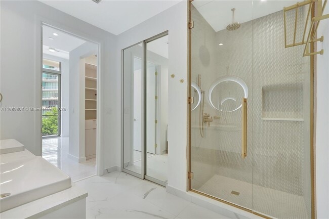 Building Photo - 2655 S Bayshore Dr