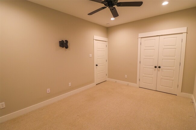 Building Photo - 5213 Pinemont Creek Ln