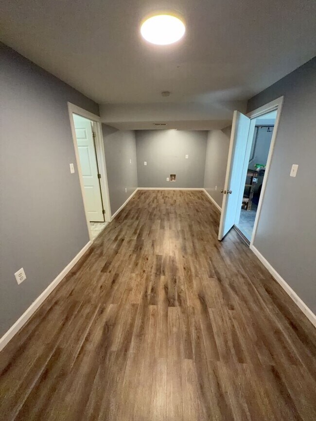 Building Photo - 100 Kaleigh Dr