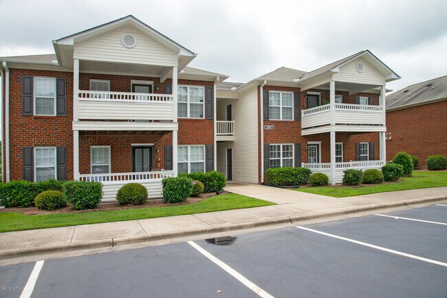 Building Photo - 2833 Holly Glen Dr