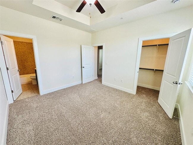 Building Photo - 2216 Creekside Ln