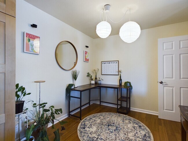 Building Photo - Remodeled 2-bedroom loft unit now available for rent!