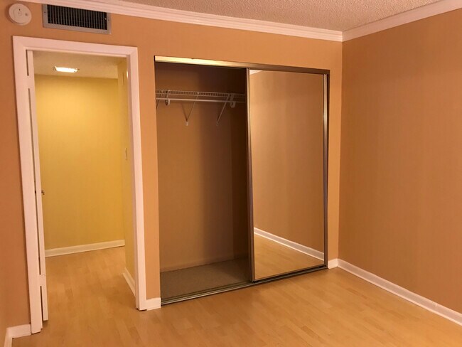 Building Photo - 2306 S Cypress Bend Dr