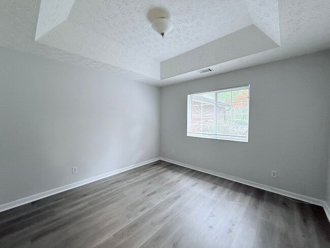 Building Photo - 2br Brick Townhome in Great Gainesville Lo...