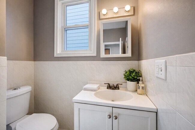 Building Photo - 100 Lexington Ave