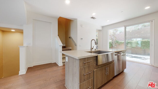 Building Photo - 6752 Gill Way