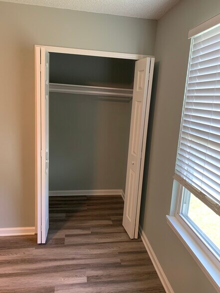 Building Photo - 2133 Oleander Pl