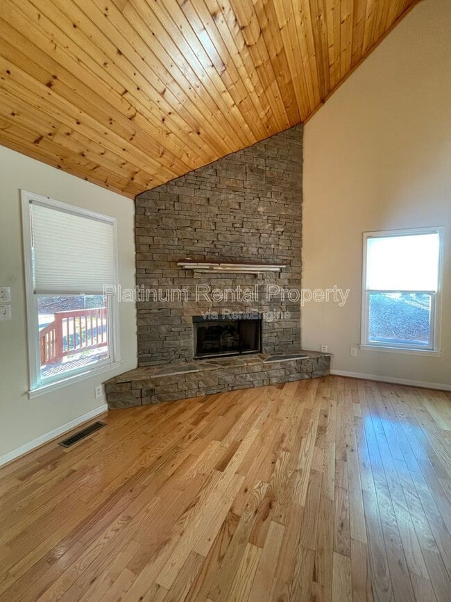 Building Photo - 265 Hound Dog Ln