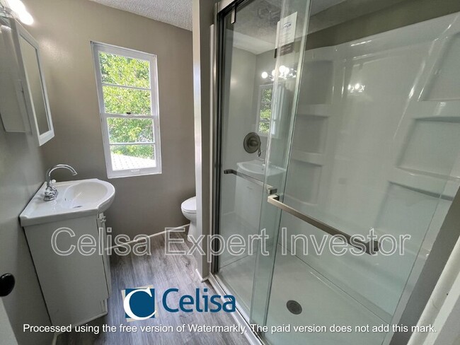 Building Photo - 3001 Broadway