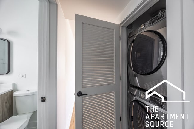 Building Photo - 3049 W Medill Ave