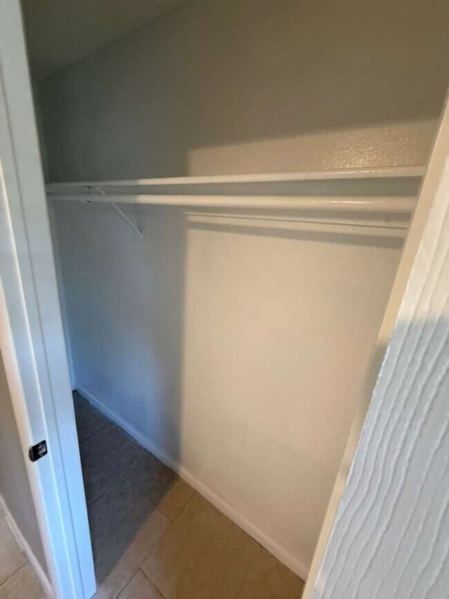 Building Photo - Remodeled & Upgraded Beautiful 2/1.5!! Apply for FREE!!!