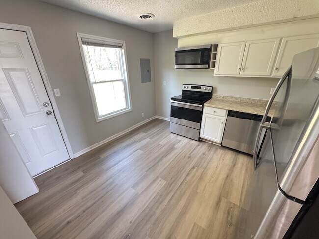 Building Photo - 179 Ingle Dr