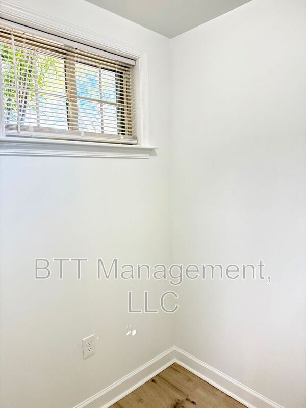 Building Photo - 8800 Plymouth St