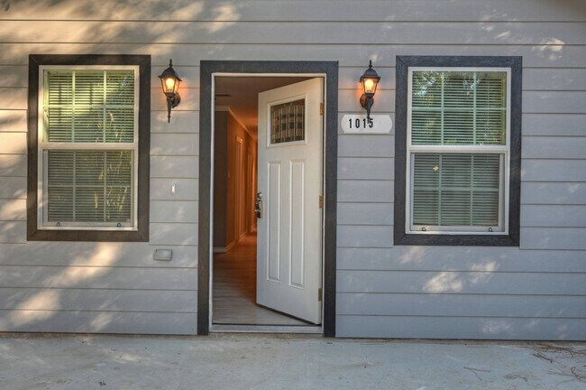 Building Photo - 10157 Barberry St