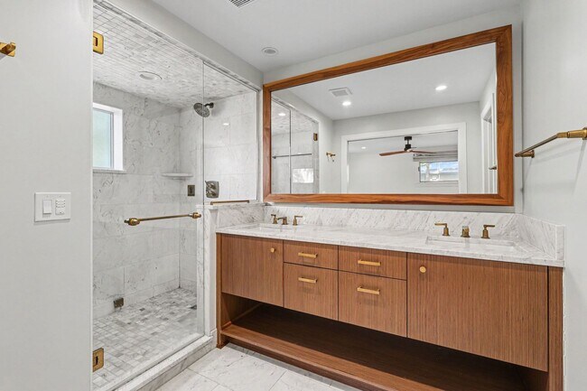 Building Photo - Beautifully Updated 4BR Home Blending Mid-Century Charm & Modern Comfort