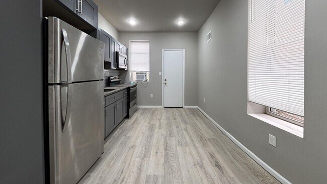 Building Photo - Modern 3-Bedroom Rental with Stainless Ste...