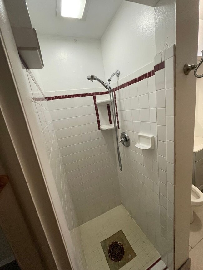 Building Photo - 4 Bed 2 Bath Ranch style Home Available Oc...