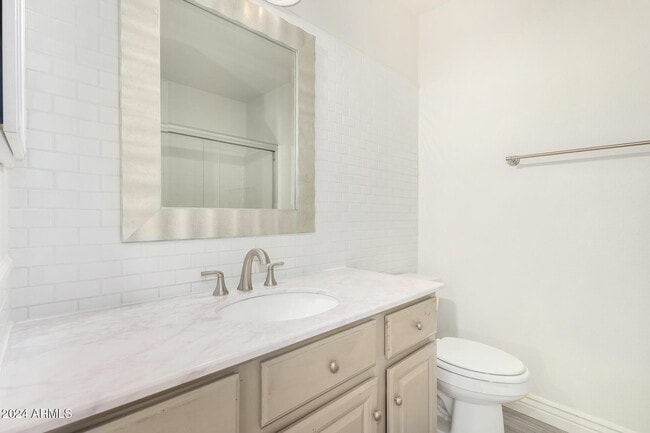 Building Photo - 8338 W Paradise Dr