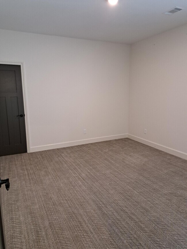 Building Photo - 7085 Fain Park Dr