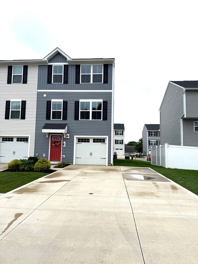 Building Photo - 114 Slate Ridge Dr