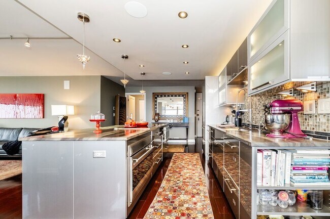 Building Photo - 2800 N Lake Shore Dr