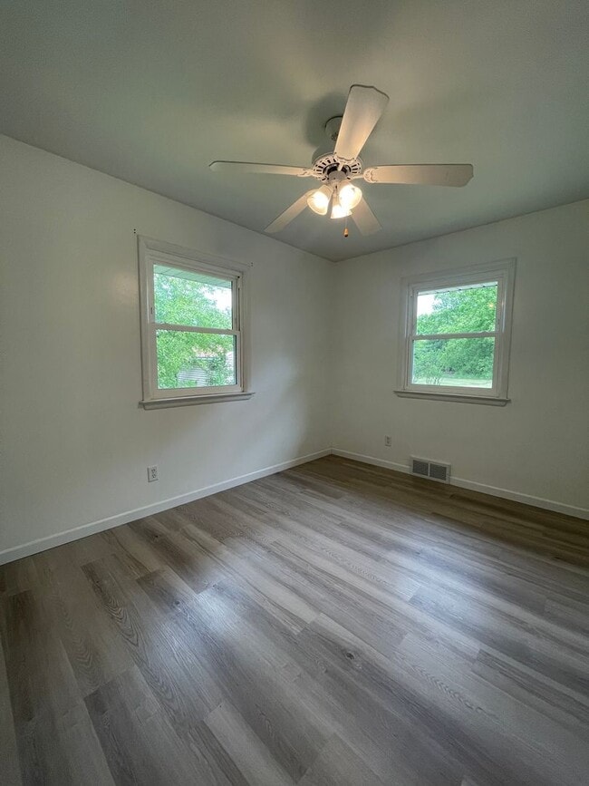 Building Photo - Three Bedroom Home in Richland
